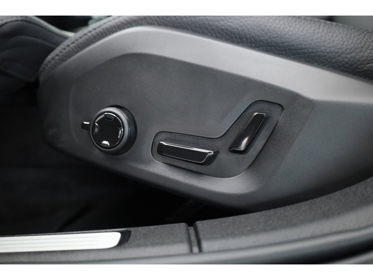 Volvo V60 2.0 T6 Plug-in hybrid AWD Plus Dark | 360 Cam | ACC | Blis | H&K Audio | Stoel 4 & Stuur verwarming | memory |