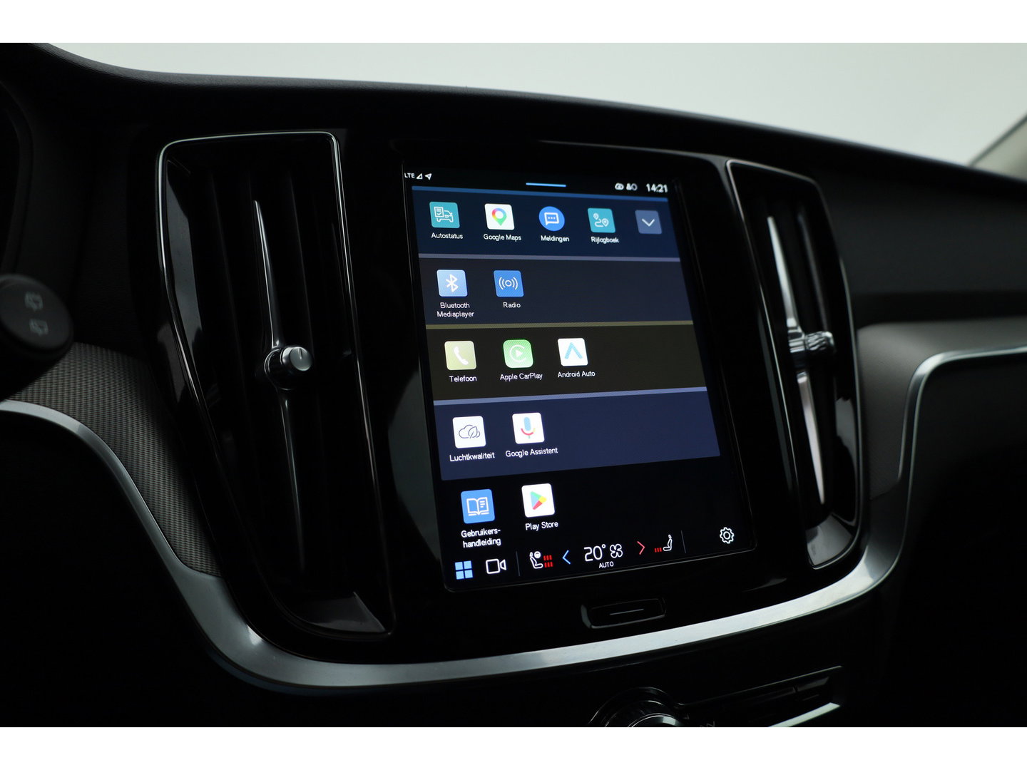 Volvo V60 2.0 T6 Plug-in hybrid AWD Plus Dark | 360 Cam | ACC | Blis | H&K Audio | Stoel 4 & Stuur verwarming | memory |