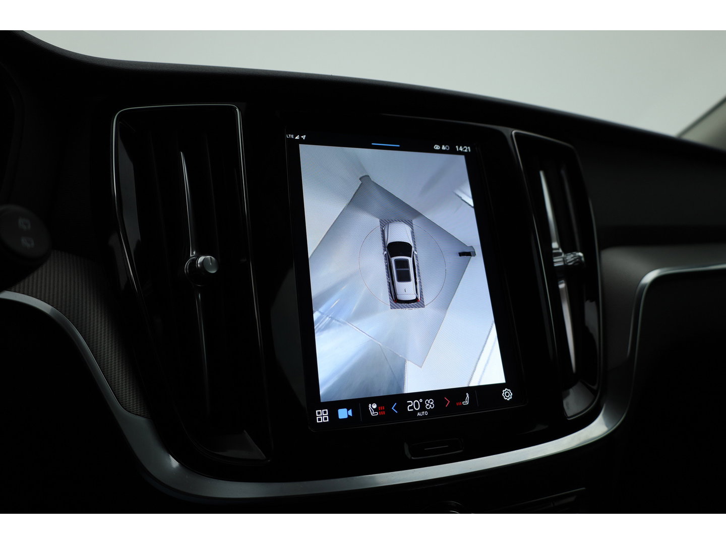 Volvo V60 2.0 T6 Plug-in hybrid AWD Plus Dark | 360 Cam | ACC | Blis | H&K Audio | Stoel 4 & Stuur verwarming | memory |