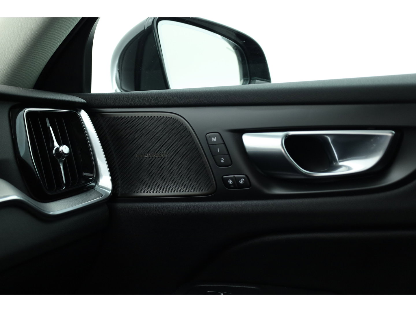 Volvo V60 2.0 T6 Plug-in hybrid AWD Plus Dark | 360 Cam | ACC | Blis | H&K Audio | Stoel 4 & Stuur verwarming | memory |