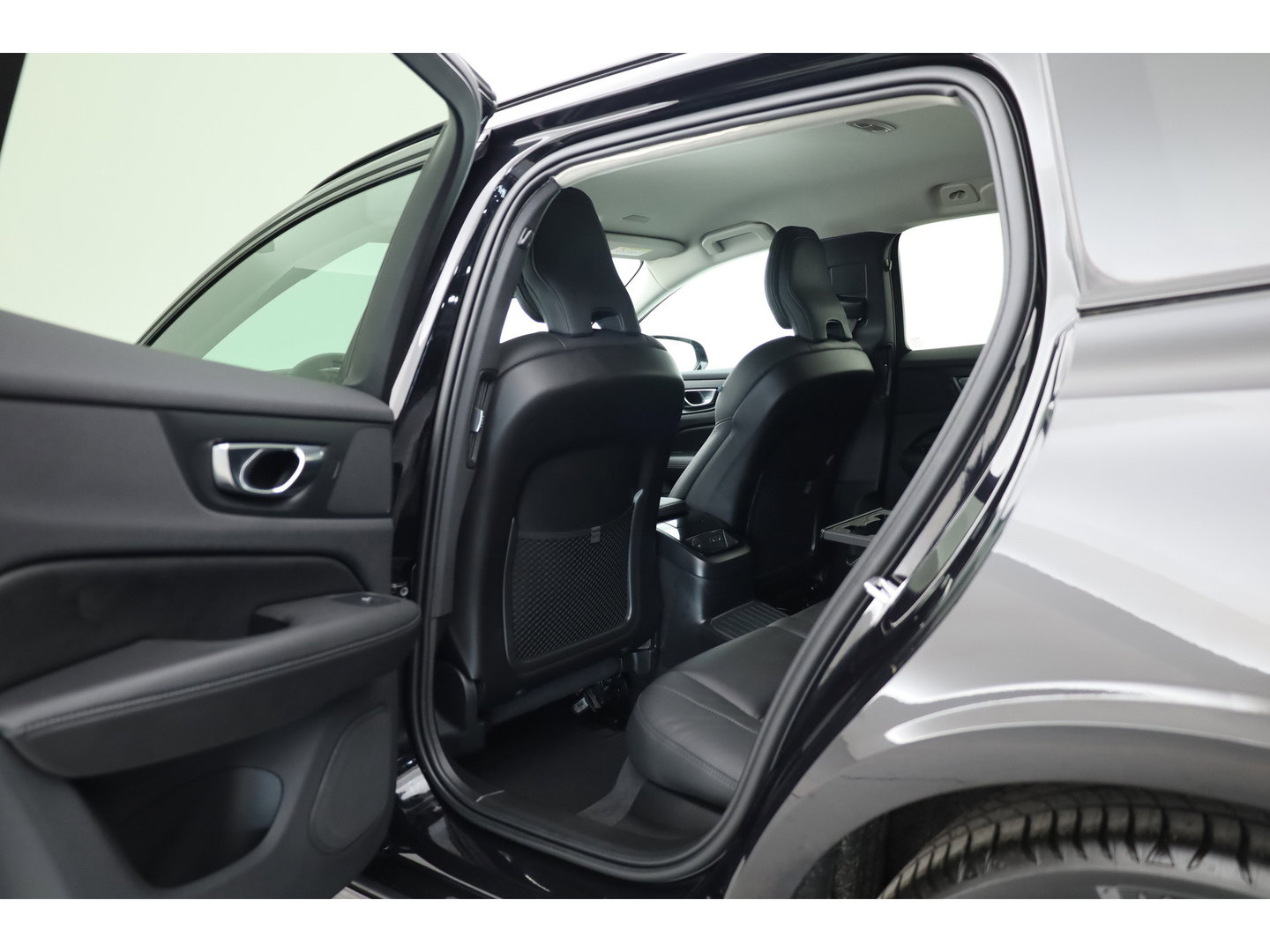 Volvo V60 2.0 T6 Plug-in hybrid AWD Plus Dark | 360 Cam | ACC | Blis | H&K Audio | Stoel 4 & Stuur verwarming | memory |