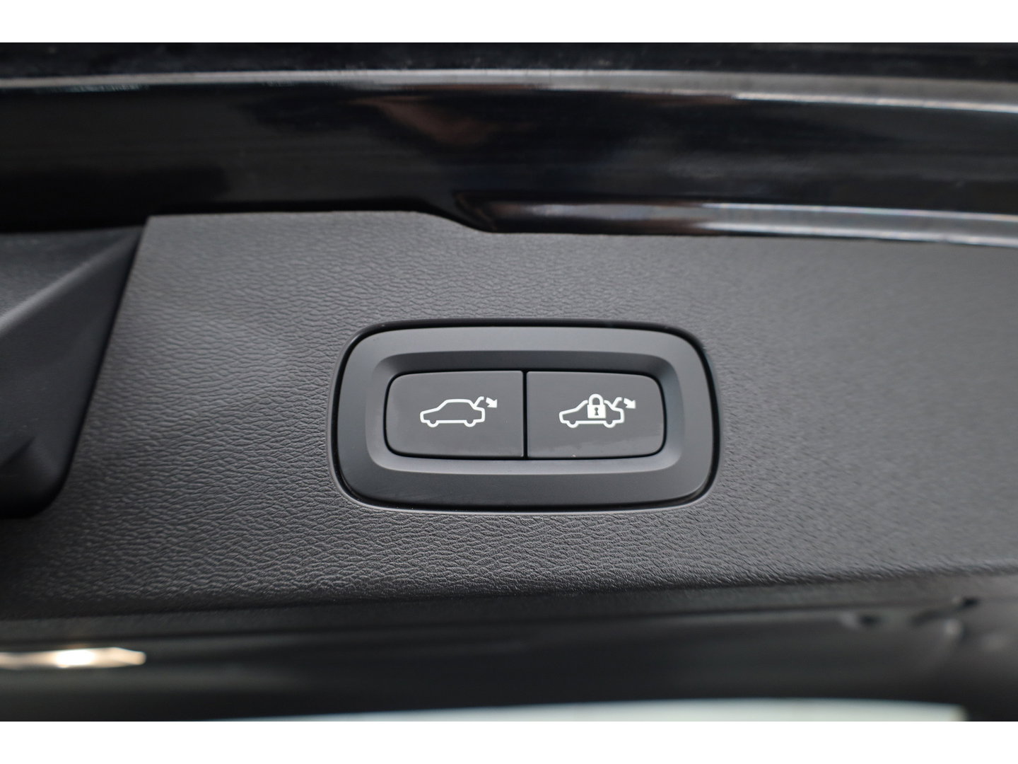 Volvo V60 2.0 T6 Plug-in hybrid AWD Plus Dark | 360 Cam | ACC | Blis | H&K Audio | Stoel 4 & Stuur verwarming | memory |