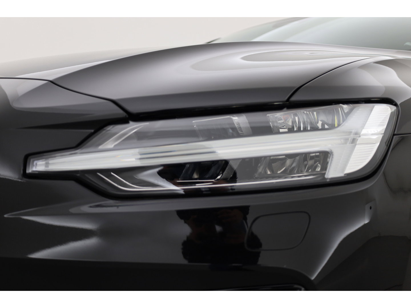 Volvo V60 2.0 T6 Plug-in hybrid AWD Plus Dark | 360 Cam | ACC | Blis | H&K Audio | Stoel 4 & Stuur verwarming | memory |