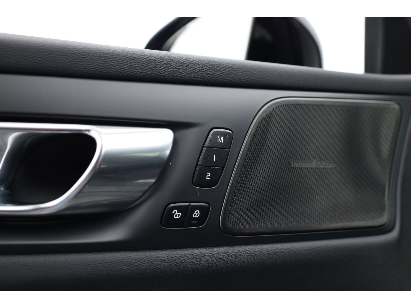 Volvo V60 2.0 T6 Plug-in hybrid AWD Plus Dark | 360 Cam | ACC | Blis | H&K Audio | Stoel 4 & Stuur verwarming | memory |