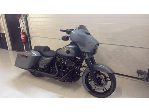 Harley Davidson 103 FLHXS Street Glide Special CVO Black-Out