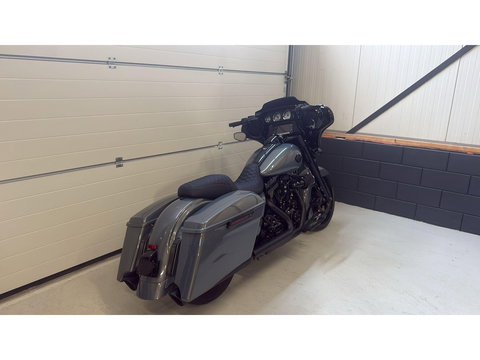 Harley Davidson 103 FLHXS Street Glide Special CVO Black-Out