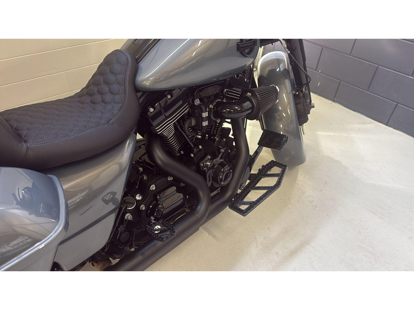 Harley Davidson 103 FLHXS Street Glide Special CVO Black-Out