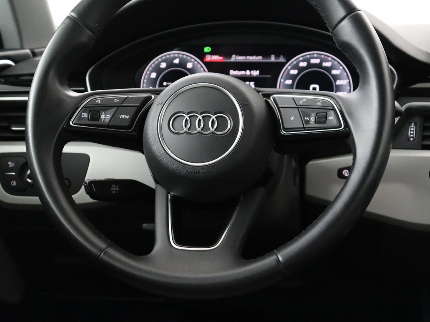 Audi A4 35 TFSI Business Edition | Leder | Stoelverwarming | Carplay | Virtual Cockpit | Navigatie | Full LED | Climate control | Bluetooth | Cruise control | Parkeerhulp