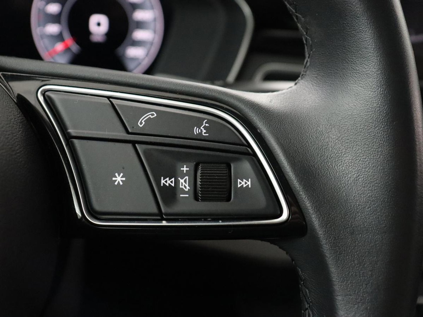 Audi A4 35 TFSI Business Edition | Leder | Stoelverwarming | Carplay | Virtual Cockpit | Navigatie | Full LED | Climate control | Bluetooth | Cruise control | Parkeerhulp