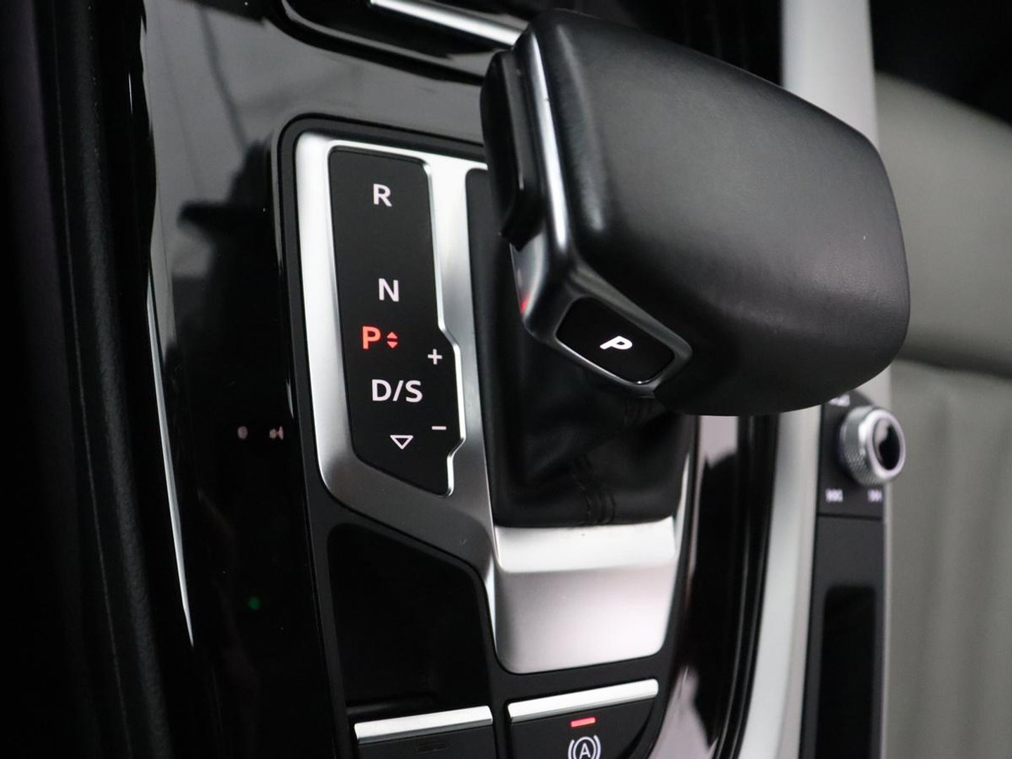 Audi A4 35 TFSI Business Edition | Leder | Stoelverwarming | Carplay | Virtual Cockpit | Navigatie | Full LED | Climate control | Bluetooth | Cruise control | Parkeerhulp