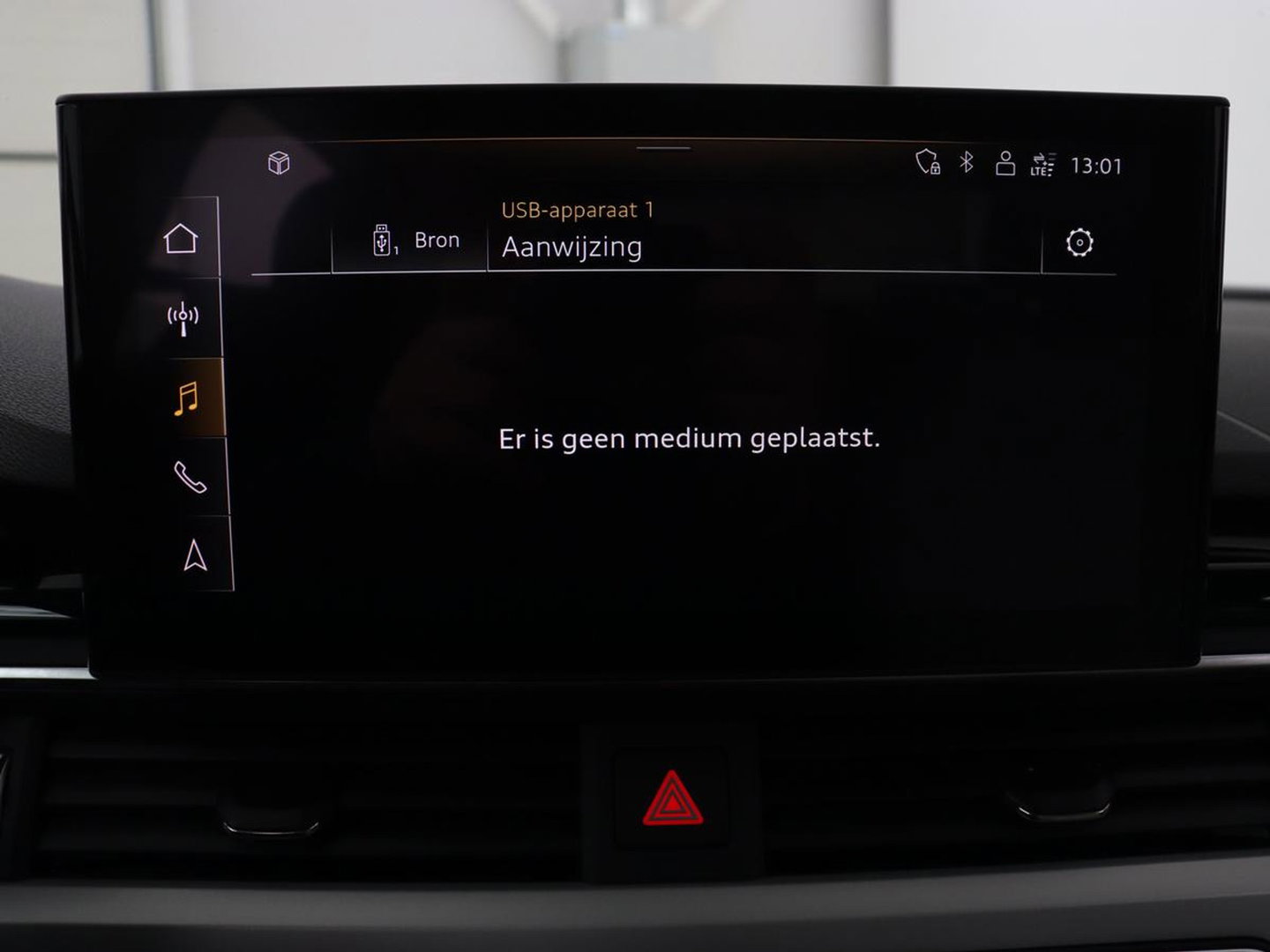 Audi A4 35 TFSI Business Edition | Leder | Stoelverwarming | Carplay | Virtual Cockpit | Navigatie | Full LED | Climate control | Bluetooth | Cruise control | Parkeerhulp