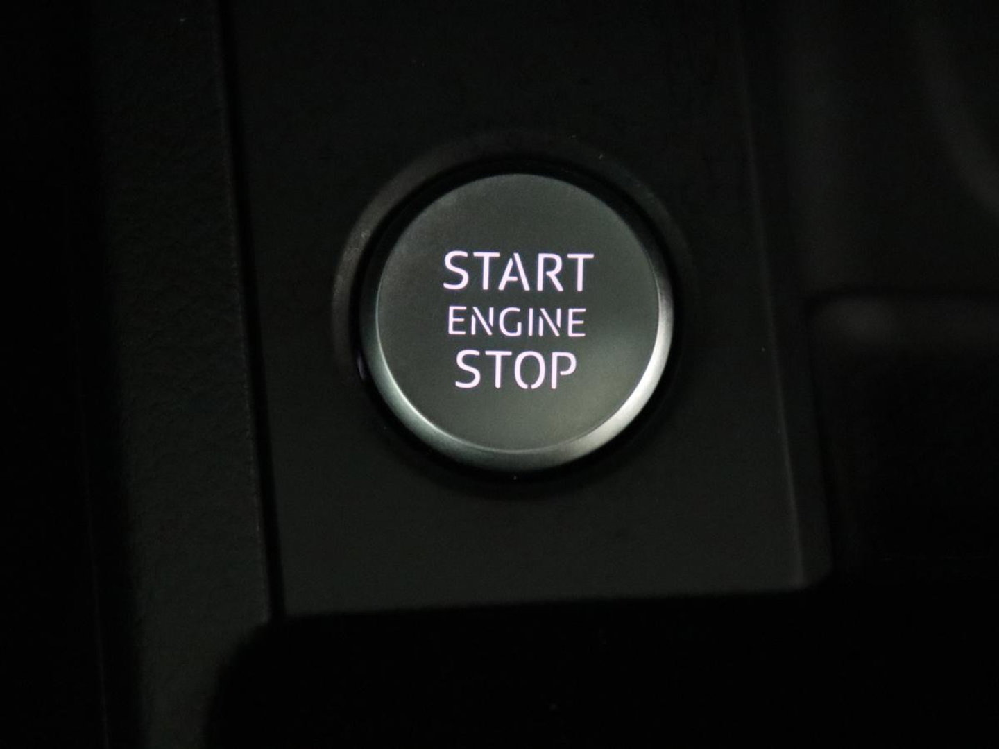 Audi A4 35 TFSI Business Edition | Leder | Stoelverwarming | Carplay | Virtual Cockpit | Navigatie | Full LED | Climate control | Bluetooth | Cruise control | Parkeerhulp