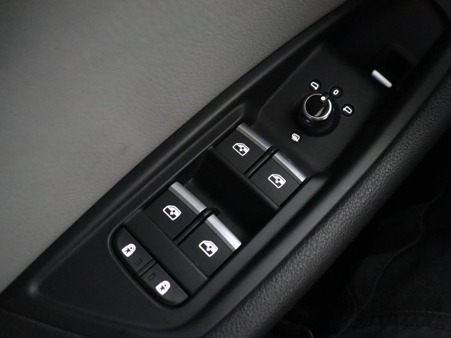 Audi A4 35 TFSI Business Edition | Leder | Stoelverwarming | Carplay | Virtual Cockpit | Navigatie | Full LED | Climate control | Bluetooth | Cruise control | Parkeerhulp