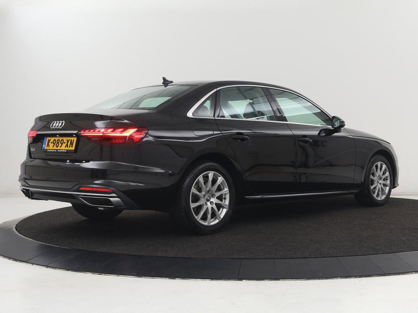 Audi A4 35 TFSI Business Edition | Leder | Stoelverwarming | Carplay | Virtual Cockpit | Navigatie | Full LED | Climate control | Bluetooth | Cruise control | Parkeerhulp