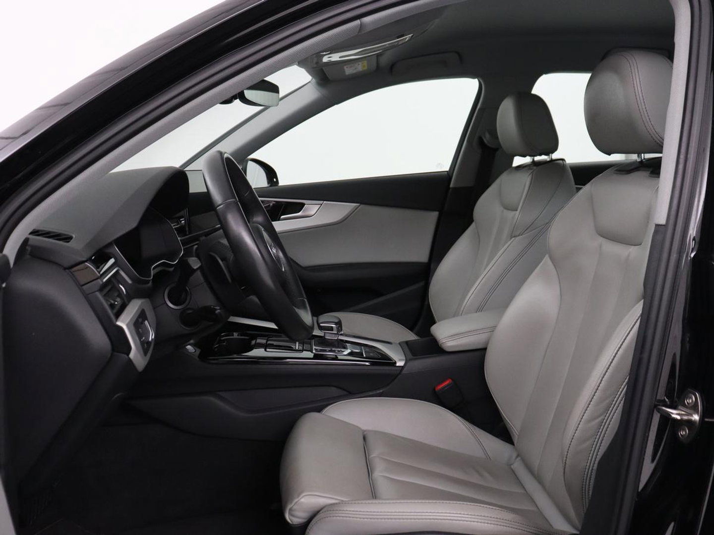 Audi A4 35 TFSI Business Edition | Leder | Stoelverwarming | Carplay | Virtual Cockpit | Navigatie | Full LED | Climate control | Bluetooth | Cruise control | Parkeerhulp