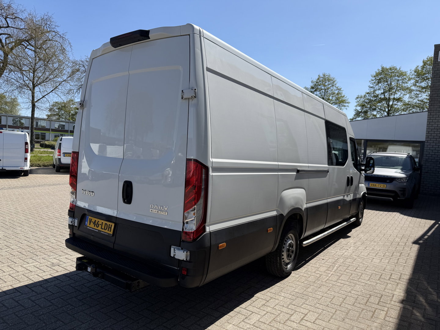 Iveco Daily 35S14V 2.3 automaat 410 L4H2 DC 6 persoons / vaste prijs rijklaar € 29.950 ex btw / ideale motorsport bus / euro 6 / bpm vrij / cruise en climate control / trekhaak 3500 kg !