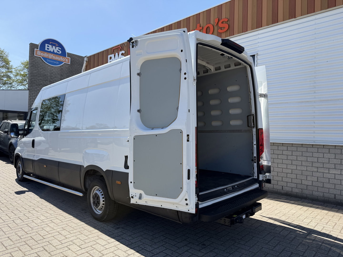 Iveco Daily 35S14V 2.3 automaat 410 L4H2 DC 6 persoons / vaste prijs rijklaar € 29.950 ex btw / ideale motorsport bus / euro 6 / bpm vrij / cruise en climate control / trekhaak 3500 kg !