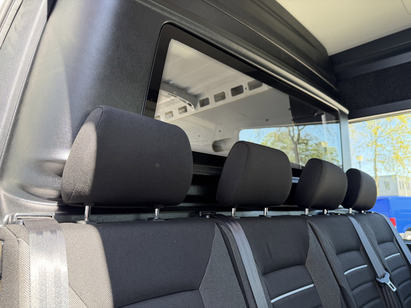 Iveco Daily 35S14V 2.3 automaat 410 L4H2 DC 6 persoons / vaste prijs rijklaar € 29.950 ex btw / ideale motorsport bus / euro 6 / bpm vrij / cruise en climate control / trekhaak 3500 kg !