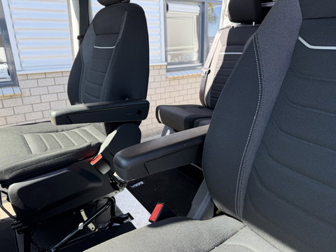 Iveco Daily 35S14V 2.3 automaat 410 L4H2 DC 6 persoons / vaste prijs rijklaar € 29.950 ex btw / ideale motorsport bus / euro 6 / bpm vrij / cruise en climate control / trekhaak 3500 kg !