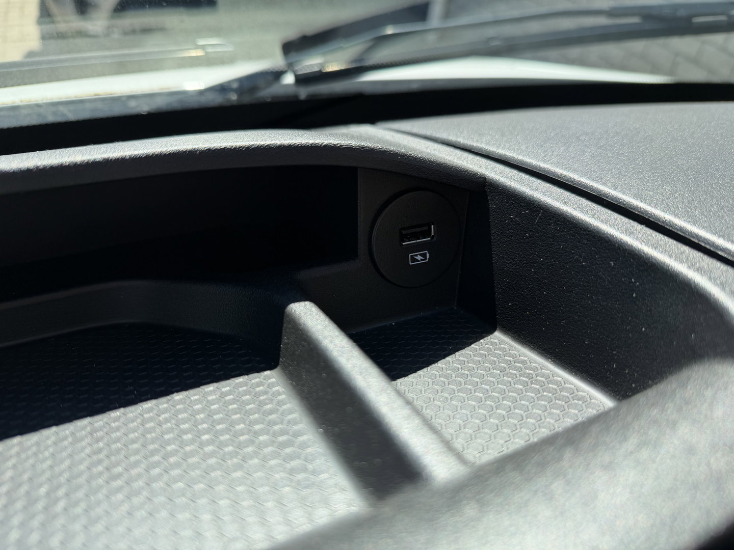 Iveco Daily 35S14V 2.3 automaat 410 L4H2 DC 6 persoons / vaste prijs rijklaar € 29.950 ex btw / ideale motorsport bus / euro 6 / bpm vrij / cruise en climate control / trekhaak 3500 kg !