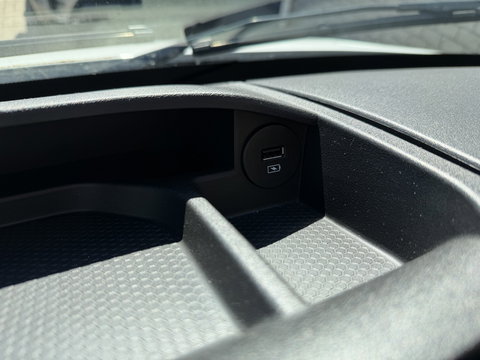 Iveco Daily 35S14V 2.3 automaat 410 L4H2 DC 6 persoons / vaste prijs rijklaar € 29.950 ex btw / ideale motorsport bus / euro 6 / bpm vrij / cruise en climate control / trekhaak 3500 kg !