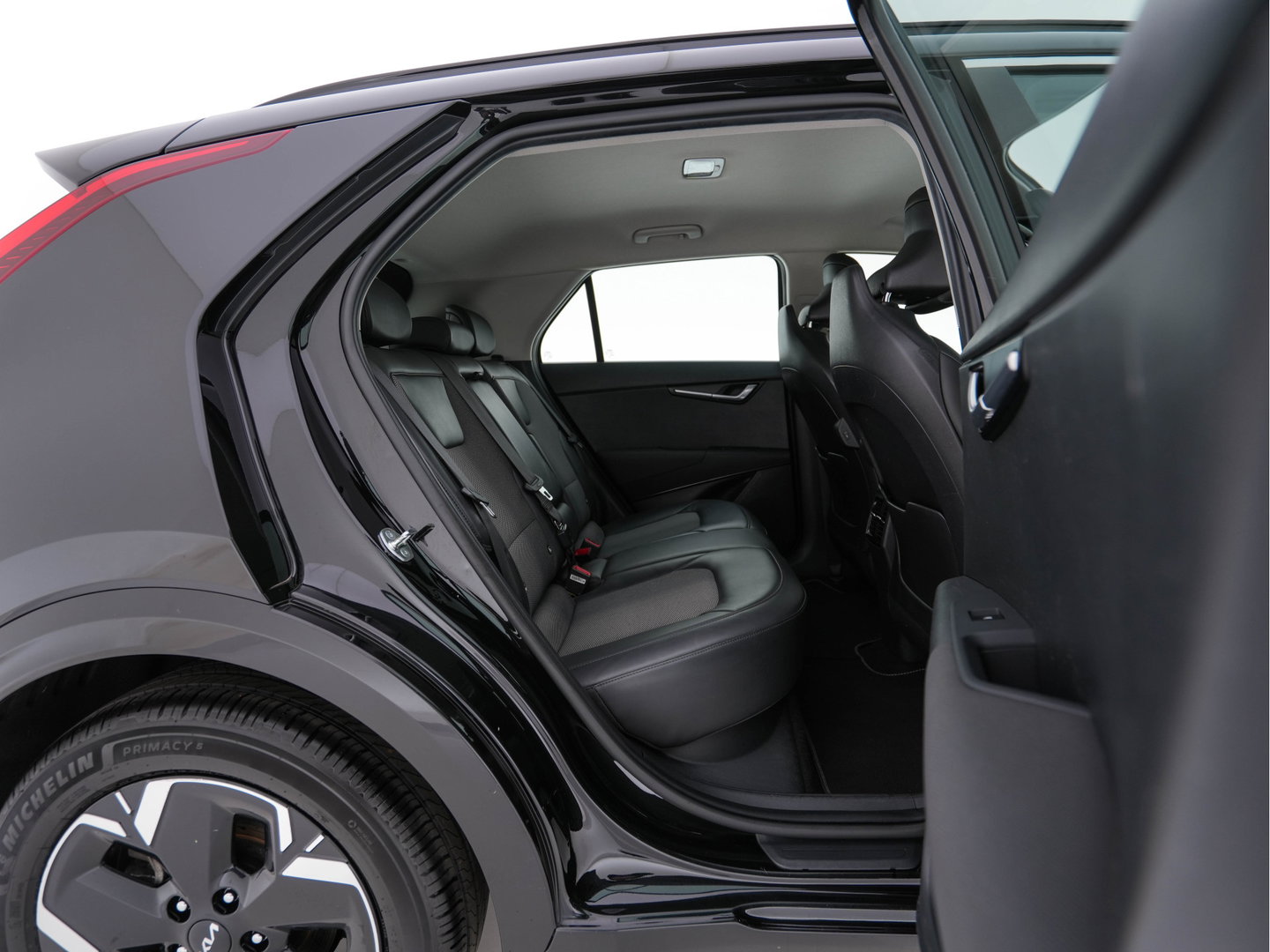 Kia Niro EV DynamicLine 64.8 kWh [ 3-Fase ] {SOH-100%} (INCL.BTW) *LEATHER-FABRIC | ADAPTIVE-CRUISE | DIGI-COCKPIT | KEYLESS | CAMERA | DAB | COMFORT-SEATS | SHIFT-PADDLES | ECC | PDC | 17''ALU*