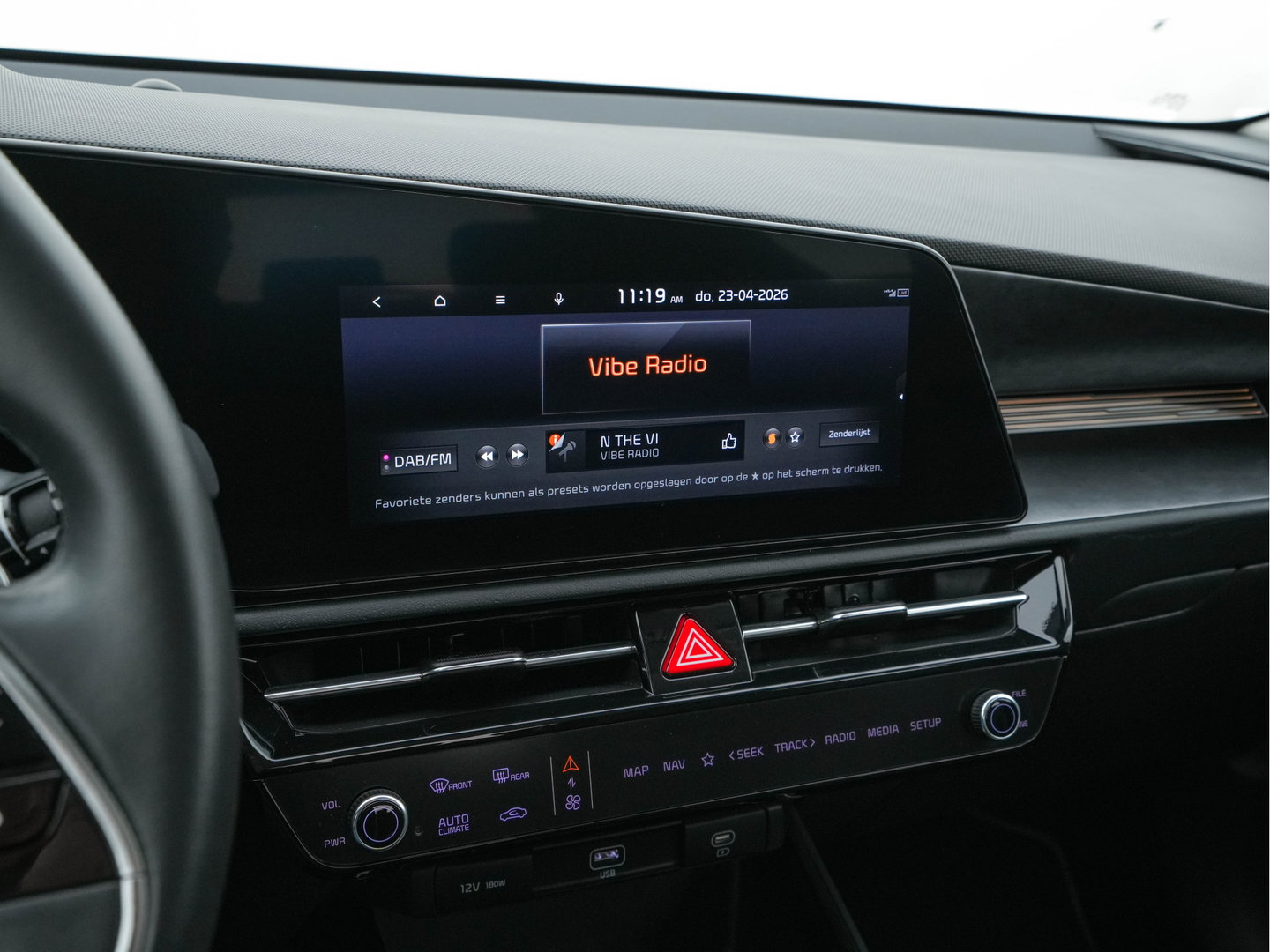 Kia Niro EV DynamicLine 64.8 kWh [ 3-Fase ] {SOH-100%} (INCL.BTW) *LEATHER-FABRIC | ADAPTIVE-CRUISE | DIGI-COCKPIT | KEYLESS | CAMERA | DAB | COMFORT-SEATS | SHIFT-PADDLES | ECC | PDC | 17''ALU*