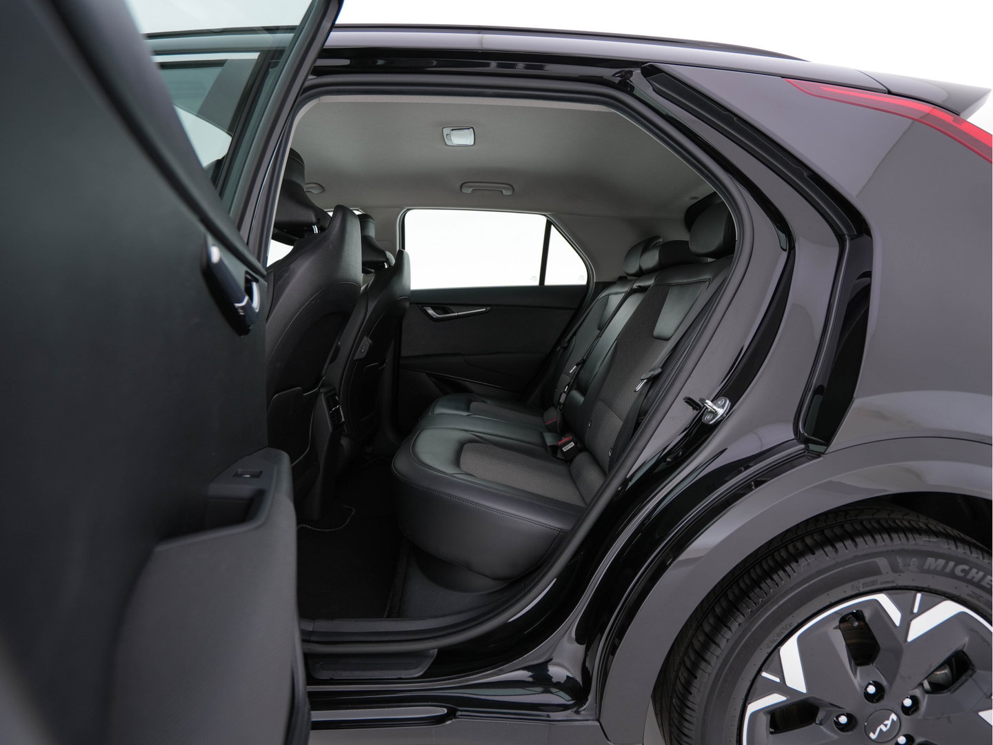 Kia Niro EV DynamicLine 64.8 kWh [ 3-Fase ] {SOH-100%} (INCL.BTW) *LEATHER-FABRIC | ADAPTIVE-CRUISE | DIGI-COCKPIT | KEYLESS | CAMERA | DAB | COMFORT-SEATS | SHIFT-PADDLES | ECC | PDC | 17''ALU*