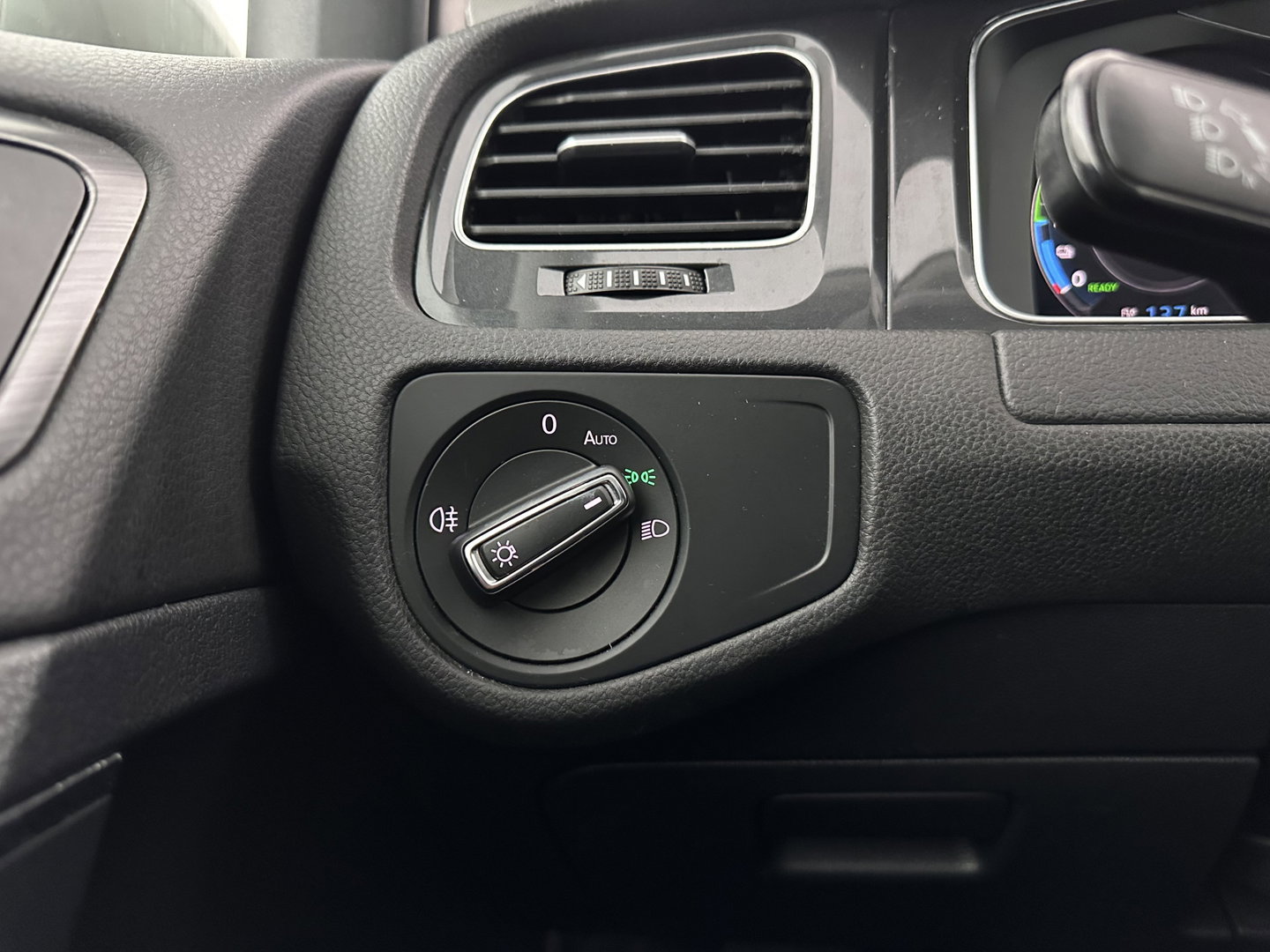 Volkswagen e-Golf E-DITION (INCL-BTW) *HEATPUMP | LEATHER | ADAPTIVE-CRUISE | FULL-LED | DYNAUDIO | DIGI-COCKPIT | NAVI-FULLMAP | CAMERA | KEYLESS | AMBIENT-LIGHT | DAB | ECC | CCS-FASTLOADER | PDC | 17''ALU*