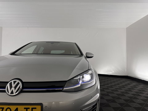 Volkswagen e-Golf E-DITION (INCL-BTW) *HEATPUMP | LEATHER | ADAPTIVE-CRUISE | FULL-LED | DYNAUDIO | DIGI-COCKPIT | NAVI-FULLMAP | CAMERA | KEYLESS | AMBIENT-LIGHT | DAB | ECC | CCS-FASTLOADER | PDC | 17''ALU*