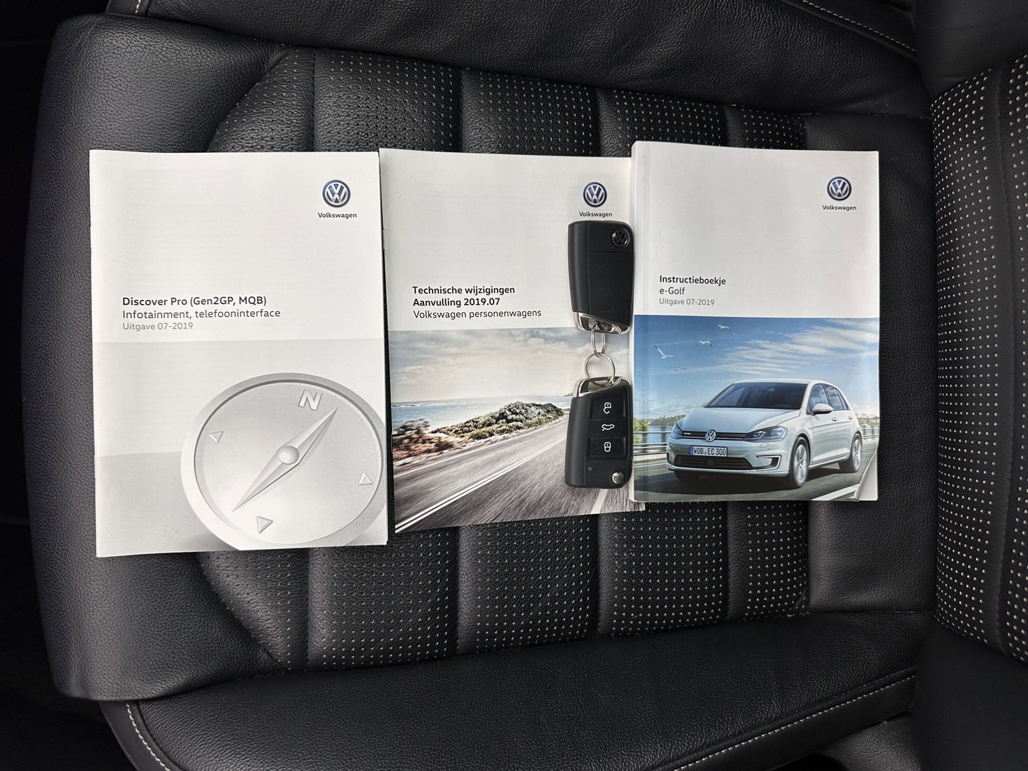 Volkswagen e-Golf E-DITION (INCL-BTW) *HEATPUMP | LEATHER | ADAPTIVE-CRUISE | FULL-LED | DYNAUDIO | DIGI-COCKPIT | NAVI-FULLMAP | CAMERA | KEYLESS | AMBIENT-LIGHT | DAB | ECC | CCS-FASTLOADER | PDC | 17''ALU*