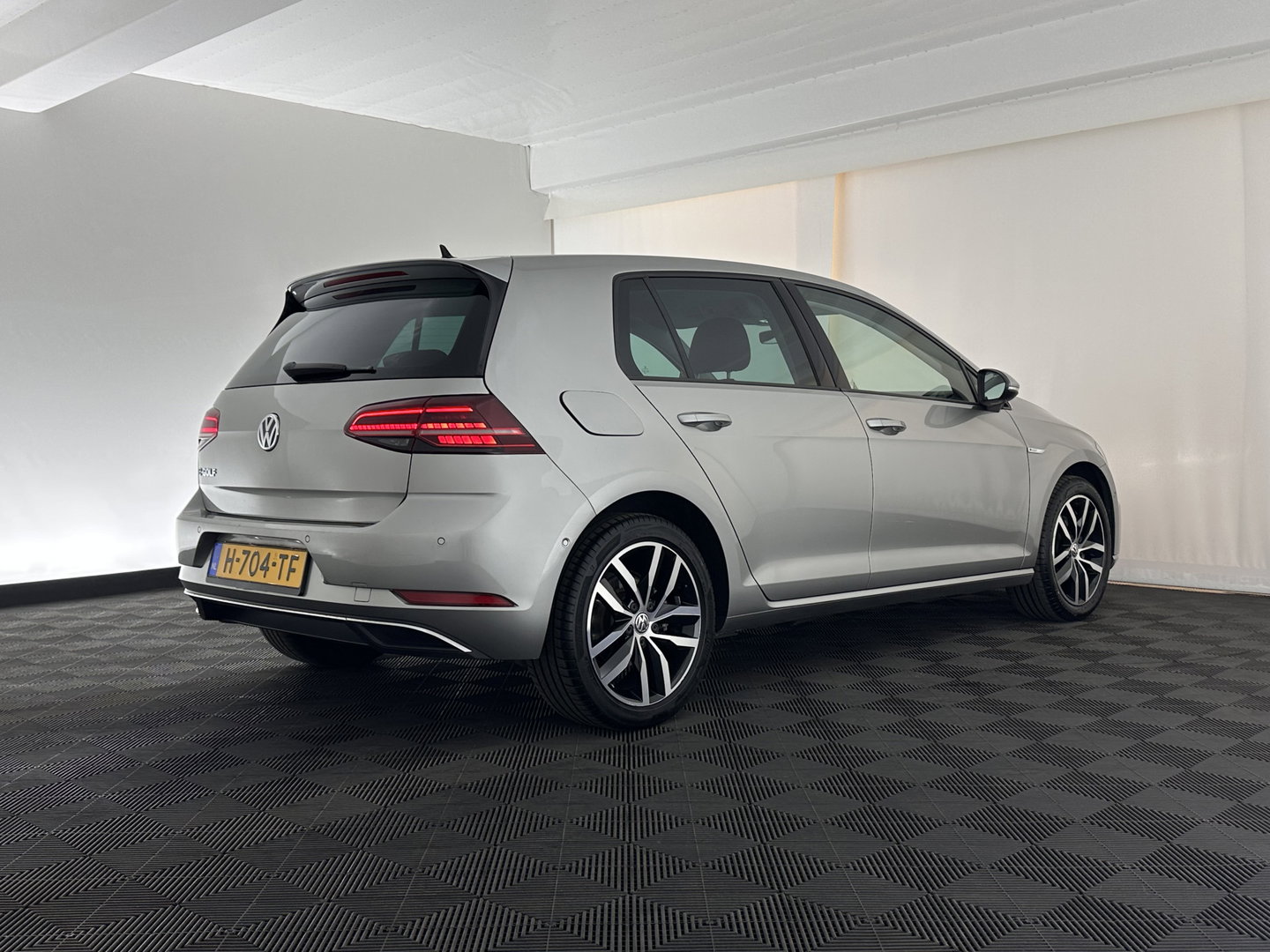Volkswagen e-Golf E-DITION (INCL-BTW) *HEATPUMP | LEATHER | ADAPTIVE-CRUISE | FULL-LED | DYNAUDIO | DIGI-COCKPIT | NAVI-FULLMAP | CAMERA | KEYLESS | AMBIENT-LIGHT | DAB | ECC | CCS-FASTLOADER | PDC | 17''ALU*