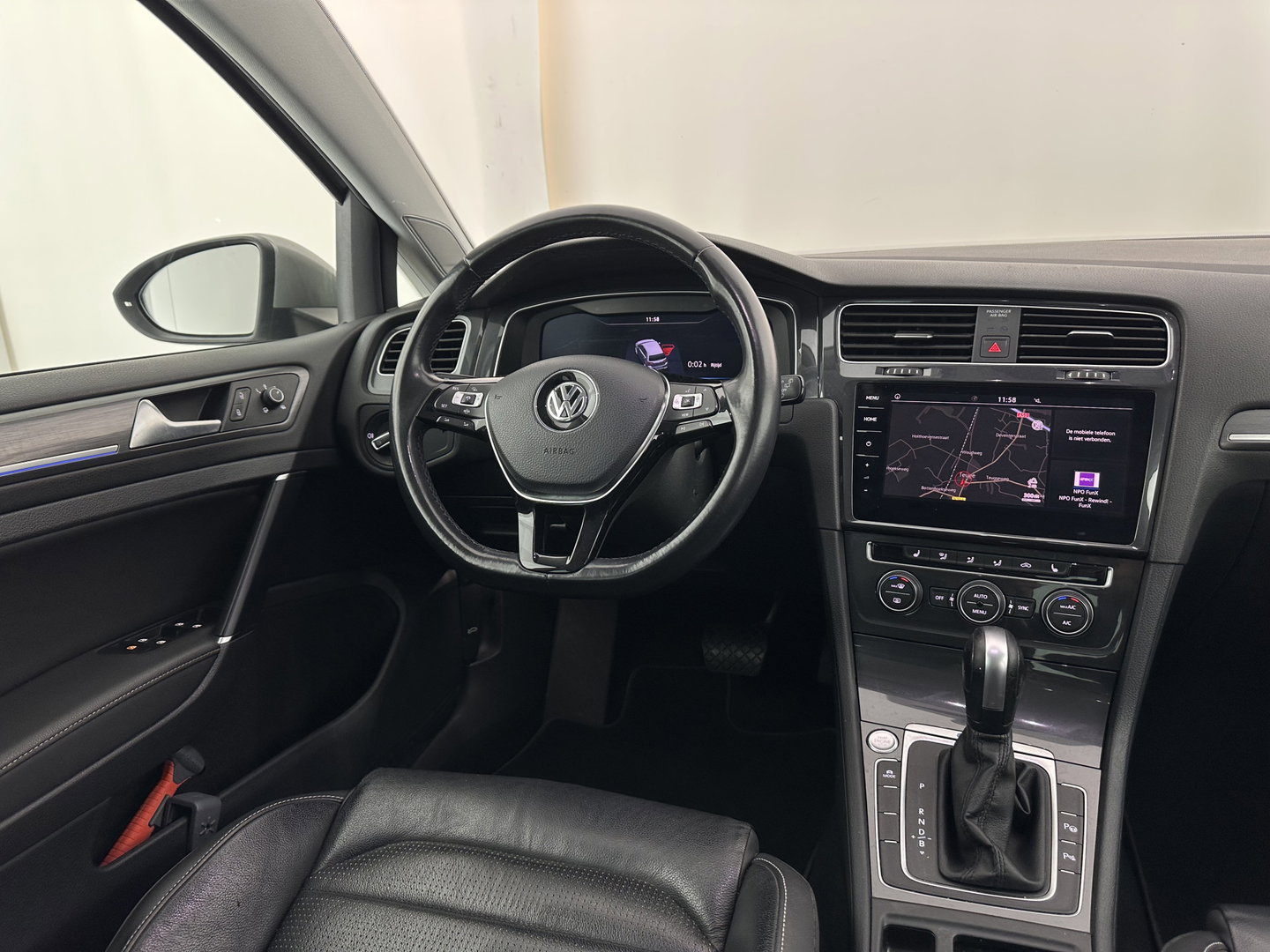 Volkswagen e-Golf E-DITION (INCL-BTW) *HEATPUMP | LEATHER | ADAPTIVE-CRUISE | FULL-LED | DYNAUDIO | DIGI-COCKPIT | NAVI-FULLMAP | CAMERA | KEYLESS | AMBIENT-LIGHT | DAB | ECC | CCS-FASTLOADER | PDC | 17''ALU*