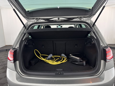 Volkswagen e-Golf E-DITION (INCL-BTW) *HEATPUMP | LEATHER | ADAPTIVE-CRUISE | FULL-LED | DYNAUDIO | DIGI-COCKPIT | NAVI-FULLMAP | CAMERA | KEYLESS | AMBIENT-LIGHT | DAB | ECC | CCS-FASTLOADER | PDC | 17''ALU*