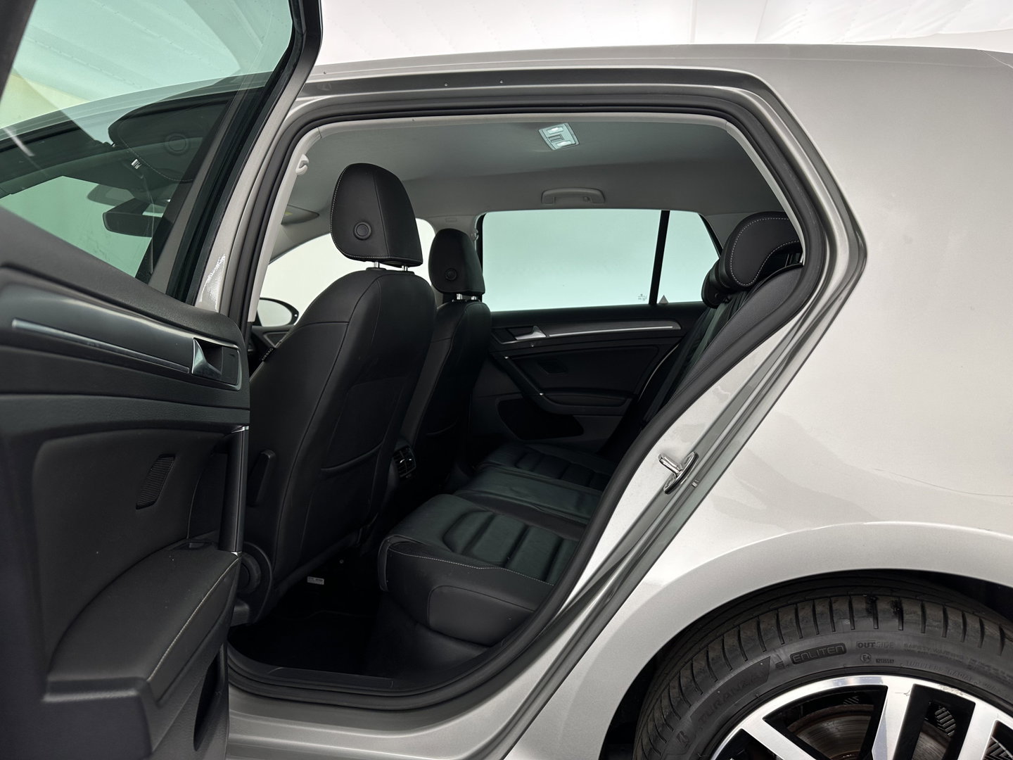 Volkswagen e-Golf E-DITION (INCL-BTW) *HEATPUMP | LEATHER | ADAPTIVE-CRUISE | FULL-LED | DYNAUDIO | DIGI-COCKPIT | NAVI-FULLMAP | CAMERA | KEYLESS | AMBIENT-LIGHT | DAB | ECC | CCS-FASTLOADER | PDC | 17''ALU*