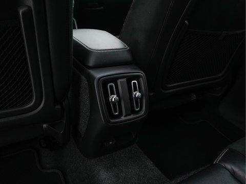 Volvo XC40 Recharge P8 AWD R-Design [ 3-Fase ] (INCL.BTW) Aut. *PANO | LEATHER-ALCANTARA | ADAPTIVE-CRUISE | DIGI-COCKPIT | FULL-LED | CAMERA | NAVI-FULLMAP | ECC | PDC | KEYLESS | HEATED-SPORTSEATS | TOWBAR | 19''ALU*