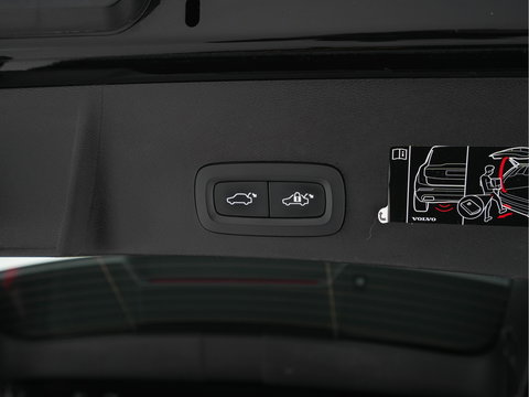 Volvo XC40 Recharge P8 AWD R-Design [ 3-Fase ] (INCL.BTW) Aut. *PANO | LEATHER-ALCANTARA | ADAPTIVE-CRUISE | DIGI-COCKPIT | FULL-LED | CAMERA | NAVI-FULLMAP | ECC | PDC | KEYLESS | HEATED-SPORTSEATS | TOWBAR | 19''ALU*