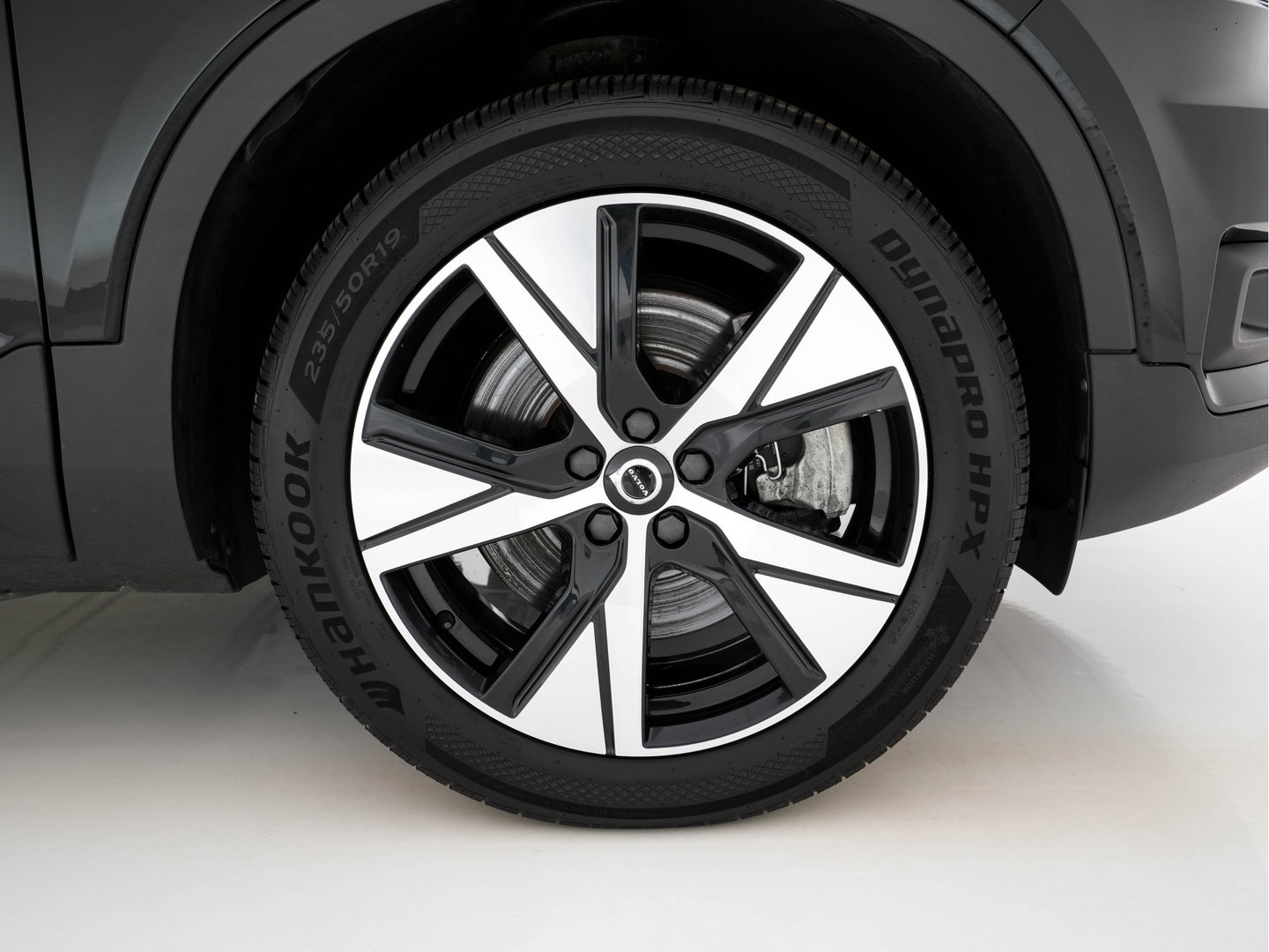 Volvo XC40 Recharge P8 AWD R-Design [ 3-Fase ] (INCL.BTW) Aut. *PANO | LEATHER-ALCANTARA | ADAPTIVE-CRUISE | DIGI-COCKPIT | FULL-LED | CAMERA | NAVI-FULLMAP | ECC | PDC | KEYLESS | HEATED-SPORTSEATS | TOWBAR | 19''ALU*