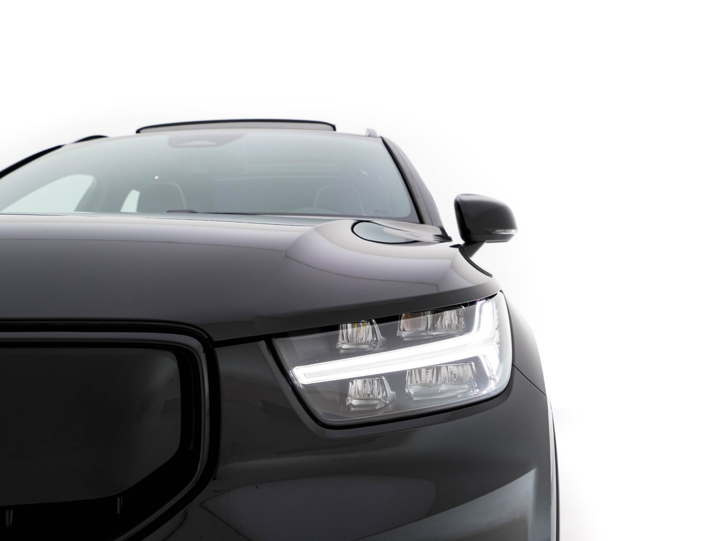 Volvo XC40 Recharge P8 AWD R-Design [ 3-Fase ] (INCL.BTW) Aut. *PANO | LEATHER-ALCANTARA | ADAPTIVE-CRUISE | DIGI-COCKPIT | FULL-LED | CAMERA | NAVI-FULLMAP | ECC | PDC | KEYLESS | HEATED-SPORTSEATS | TOWBAR | 19''ALU*