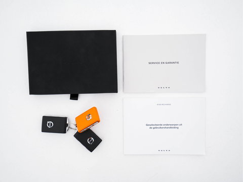 Volvo XC40 Recharge P8 AWD R-Design [ 3-Fase ] (INCL.BTW) Aut. *PANO | LEATHER-ALCANTARA | ADAPTIVE-CRUISE | DIGI-COCKPIT | FULL-LED | CAMERA | NAVI-FULLMAP | ECC | PDC | KEYLESS | HEATED-SPORTSEATS | TOWBAR | 19''ALU*