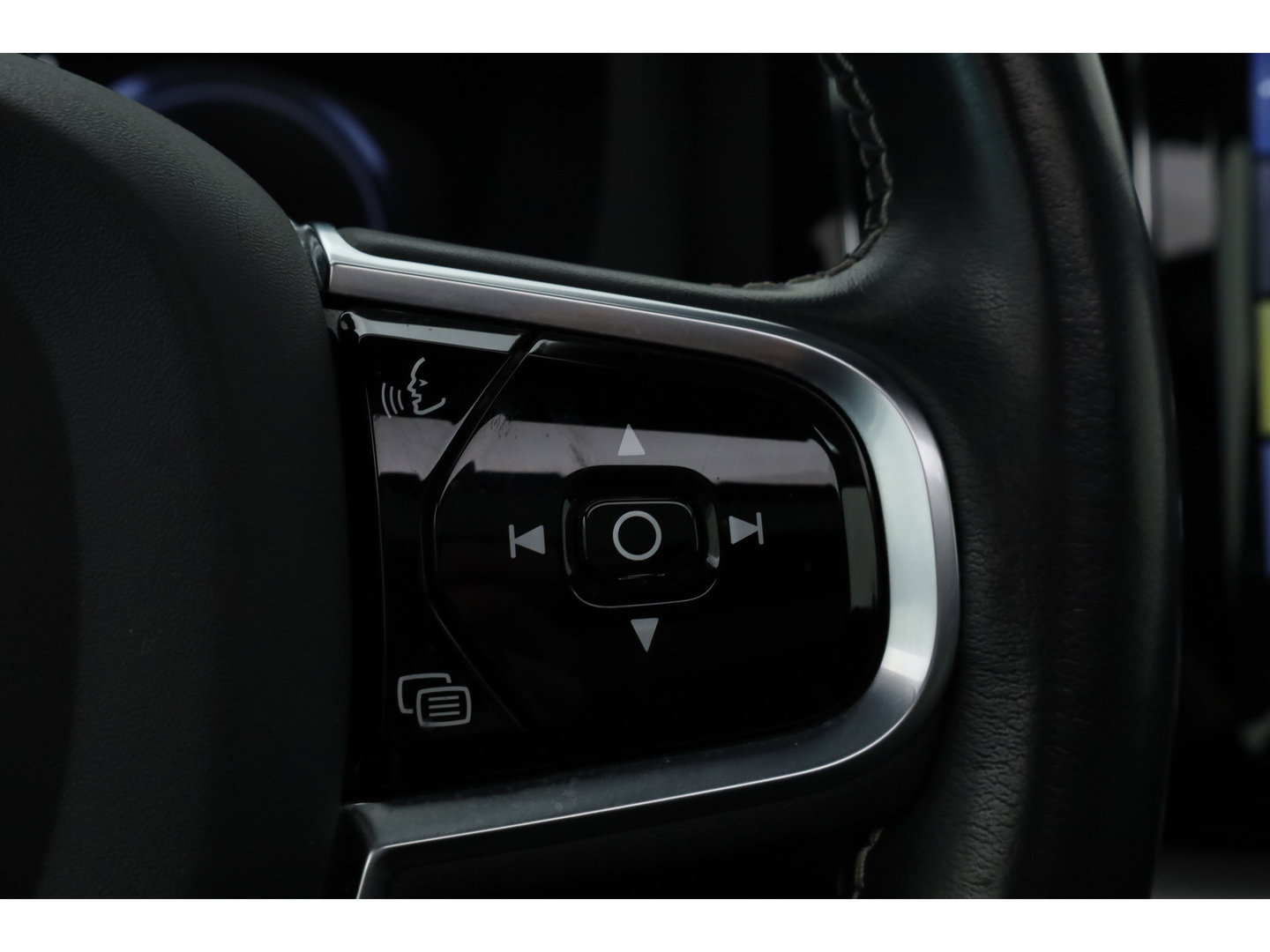 Volvo XC60 2.0 T8 AWD R-Design | polestar engineered | Trekhaak | 21 inch | Head-up | 360 camera | H&K Audio | Sportstoelen |