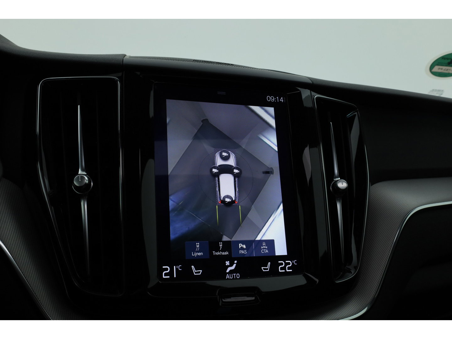 Volvo XC60 2.0 T8 AWD R-Design | polestar engineered | Trekhaak | 21 inch | Head-up | 360 camera | H&K Audio | Sportstoelen |