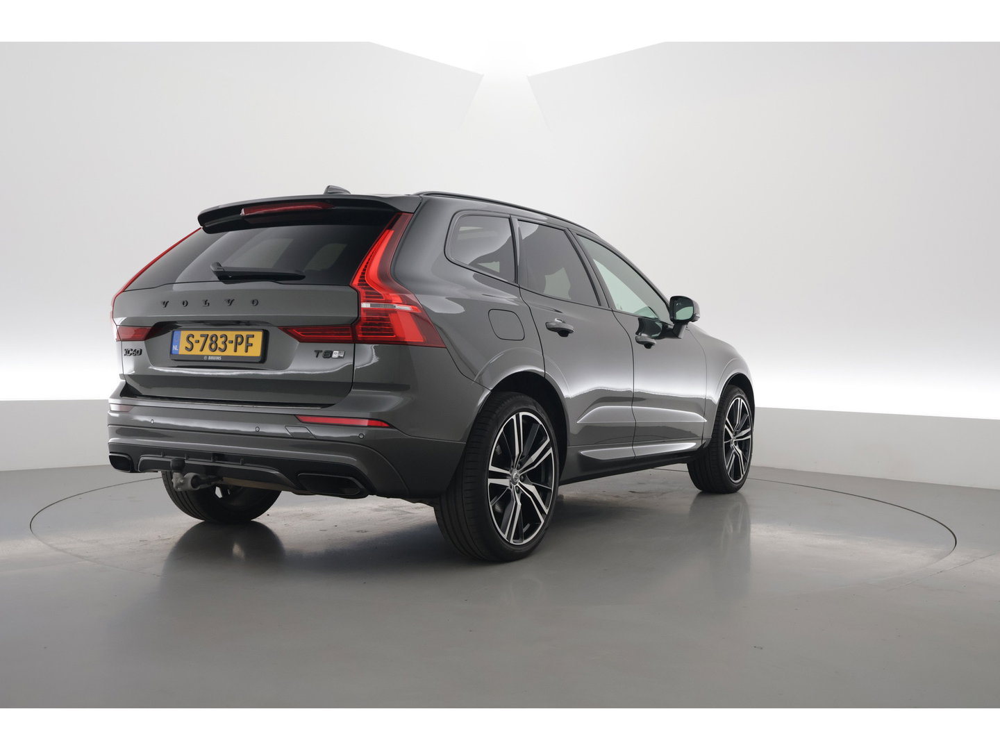 Volvo XC60 2.0 T8 AWD R-Design | polestar engineered | Trekhaak | 21 inch | Head-up | 360 camera | H&K Audio | Sportstoelen |