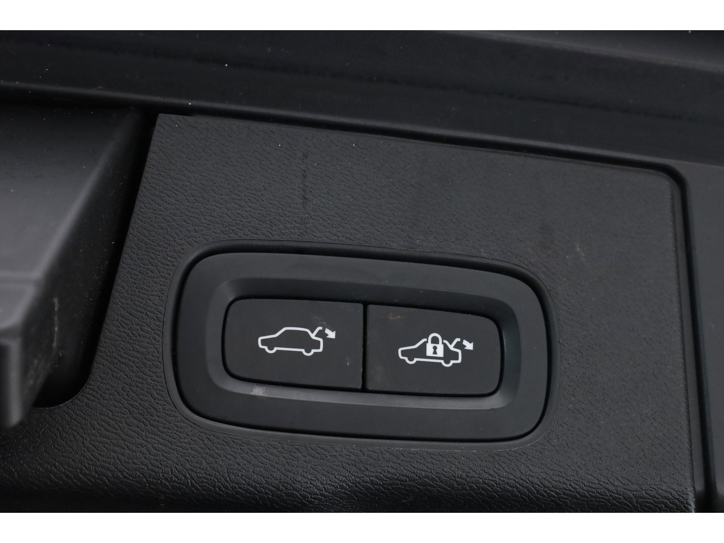 Volvo XC60 2.0 T8 AWD R-Design | polestar engineered | Trekhaak | 21 inch | Head-up | 360 camera | H&K Audio | Sportstoelen |