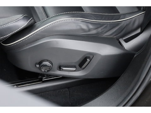 Volvo XC60 2.0 T8 AWD R-Design | polestar engineered | Trekhaak | 21 inch | Head-up | 360 camera | H&K Audio | Sportstoelen |