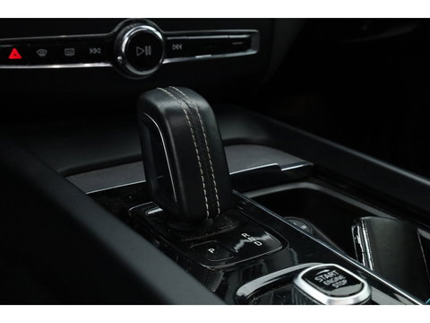 Volvo XC60 2.0 T8 AWD R-Design | polestar engineered | Trekhaak | 21 inch | Head-up | 360 camera | H&K Audio | Sportstoelen |