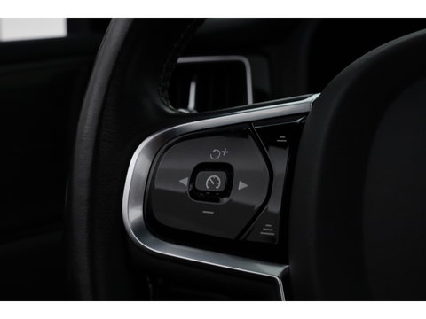 Volvo XC60 2.0 T8 AWD R-Design | polestar engineered | Trekhaak | 21 inch | Head-up | 360 camera | H&K Audio | Sportstoelen |