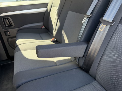 Peugeot Expert 2.0 BlueHDI 177pk automaat S&S L3H1 DC 5 persoons / vaste prijs rijklaar € 27.950 ex btw / lease vanaf € 456 / dubbele schuifdeur / euro 6 / bpm vrij / airco / cruise / navi / trekhaak !