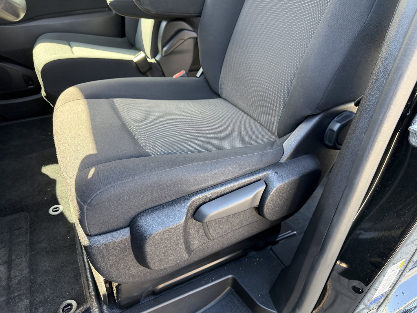 Peugeot Expert 2.0 BlueHDI 177pk automaat S&S L3H1 DC 5 persoons / vaste prijs rijklaar € 27.950 ex btw / lease vanaf € 456 / dubbele schuifdeur / euro 6 / bpm vrij / airco / cruise / navi / trekhaak !