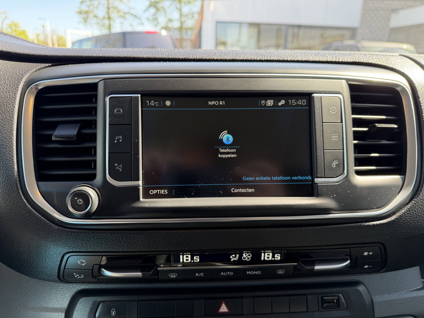 Peugeot Expert 2.0 BlueHDI 177pk automaat S&S L3H1 DC 5 persoons / vaste prijs rijklaar € 27.950 ex btw / lease vanaf € 456 / dubbele schuifdeur / euro 6 / bpm vrij / airco / cruise / navi / trekhaak !